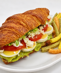 Avocado Goat Cheese Egg Croissant sandwich with veggie straws for fast beach food delivery in Naples Florida
